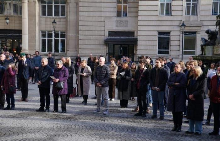 En imágenes: Reino Unido hace una pausa para recordar al personal de servicio caído