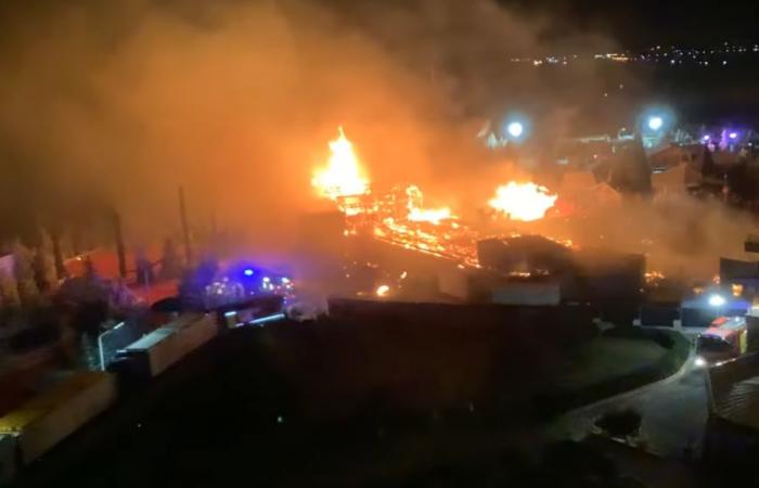 En Barcarès, imágenes del mercado navideño arrasado por un incendio a pocos días de su inauguración