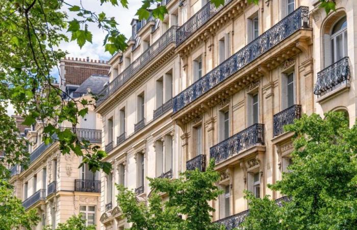 Camille Cottin estrena su apartamento parisino con un “pequeño toque italiano” en el barrio de su infancia