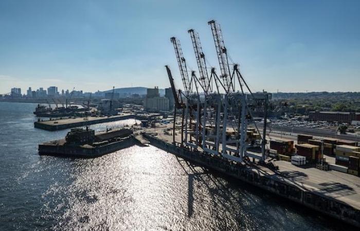 Primer día de cierre patronal en el puerto de Montreal