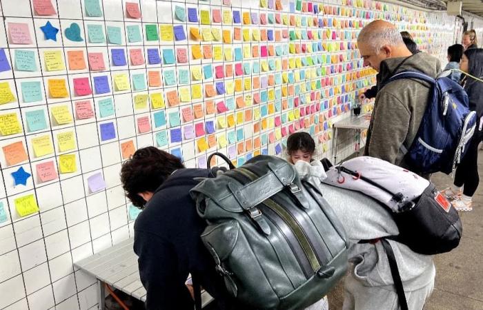 Tras la elección de Donald Trump, el regreso de la “terapia Post-it” en el metro de Nueva York