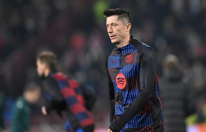 El escándalo del llanto blaugrana tras el gol anulado a Lewandowski, los árbitros permanecen impasibles