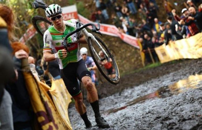 Sandman Laurens Sweeck completa un gran solo en el Jaarmarktcross de Niel