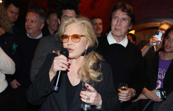 Sylvie Vartan: a sus 80 años, su sorprendente aparición en el escenario, ni su nieta lo puede creer