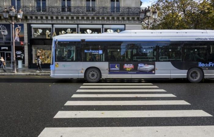 Conductor de autobús parisino despedido por intimidar a un ciclista