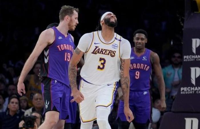 Davis, de los Lakers, descartado ante los Raptors por lesión en el ojo tras bloquear el intento de mate de Jakob Poeltl