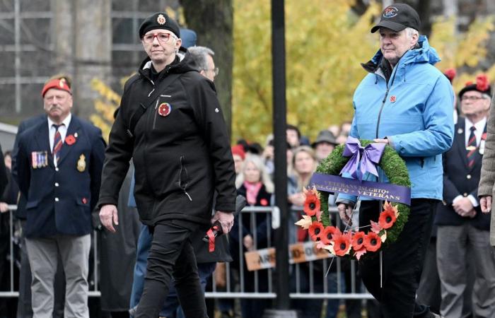 Día del Recuerdo | Las víctimas de la ‘purga LGBT’ en el ejército depositan una ofrenda floral