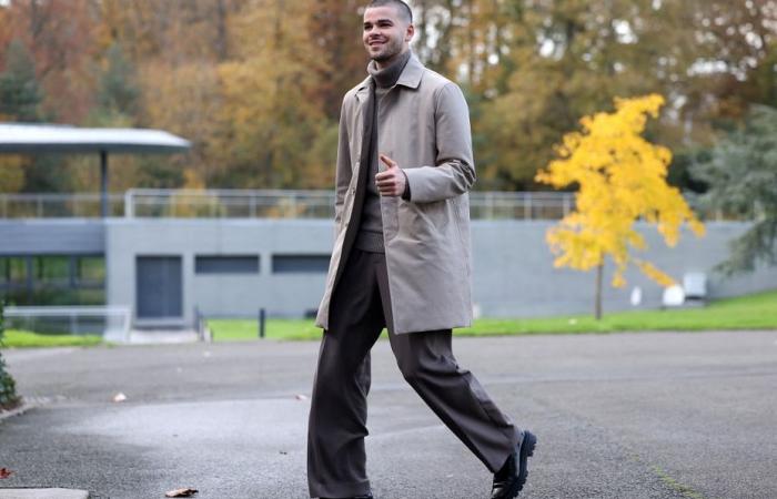 Seleccionado para la selección francesa de fútbol, ​​primera subida de escaleras bajo el signo de la moda para Lucas Chevalier, en Clairefontaine