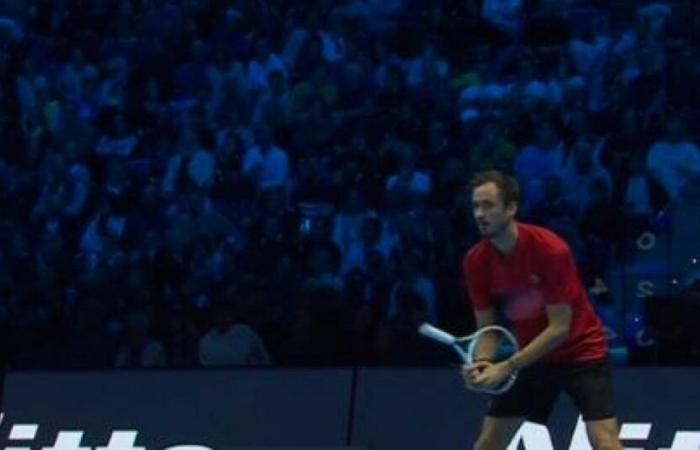 La enorme crisis de Daniil Medvedev en pleno partido (vídeo)