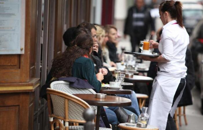 Estos restauradores parisinos que dicen aprovecharse de los turistas