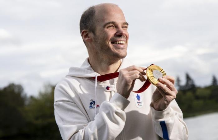 Martin Baron iluminado por la medalla de oro del fútbol para ciegos