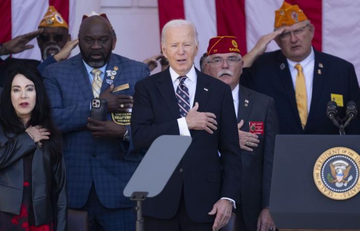 Celebraciones del Día del Recuerdo | Biden presenta sus respetos finales a los veteranos estadounidenses