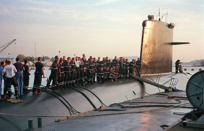 De Brest a Cherburgo, el submarino nuclear Emeraude inicia su último viaje