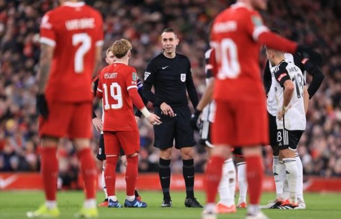 Árbitro inglés suspendido tras comentarios ofensivos dirigidos a Klopp y Liverpool