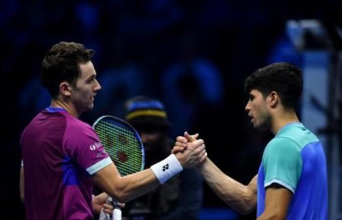 Un muy raro Alcaraz sufre un descalabro inesperado en las ATP Finals