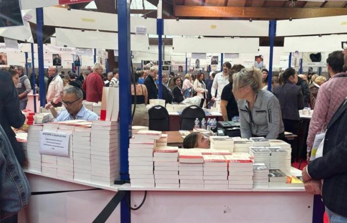 Entre el maratón de Kamel Daoud y el partido de Julie Gayet, la “máquina loca” de la Feria del Libro de Brive