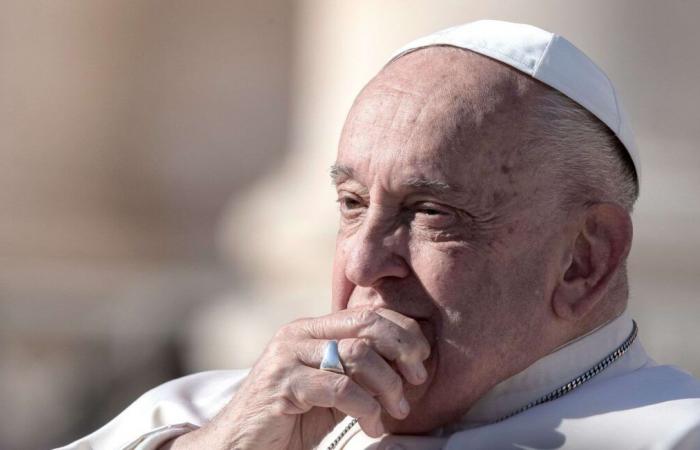 Según el presidente de los obispos de Francia, el Papa llegará a la isla a mediados de diciembre