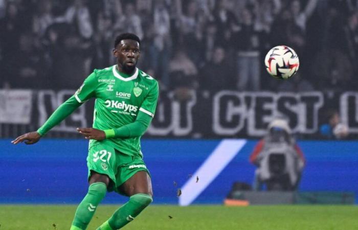 Dylan Batubinsika (AS Saint-Etienne) expresa “su pesar” tras la derrota ante el Lyon