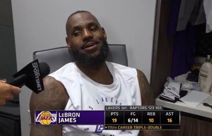 LeBron James rompe su propio récord y señala a un fanático mientras los fanáticos hacen la misma broma