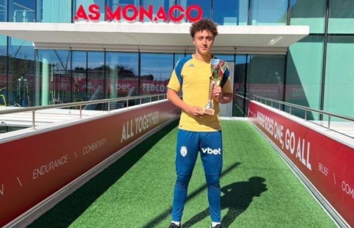 Eliesse Ben Seghir, elegido MVP por la afición del AS Mónaco