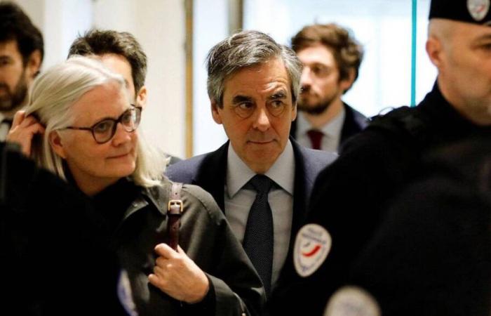 El matrimonio Fillon se ofrece a devolver cerca de 700.000 euros en diez años