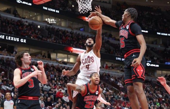 Cleveland Cavaliers 119, Chicago Bulls 113 en el United Center – Chicago Tribune