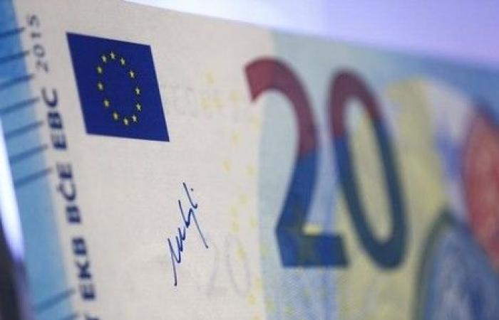 El euro, en su nivel más bajo en seis meses frente al dólar