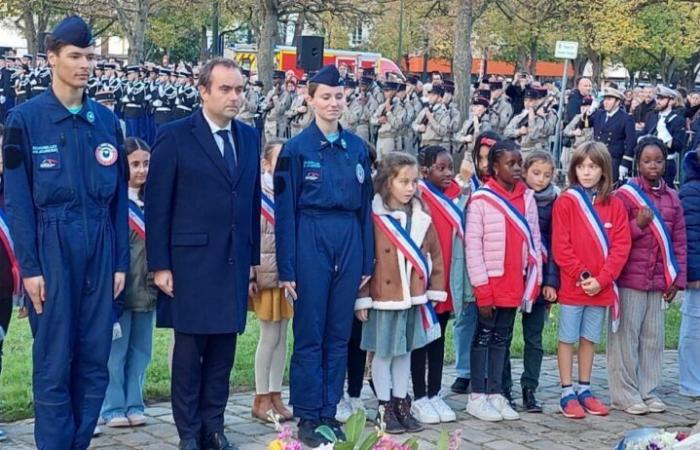 Sébastien Lecornu, ministro de las Fuerzas Armadas, visita esta localidad de Eure