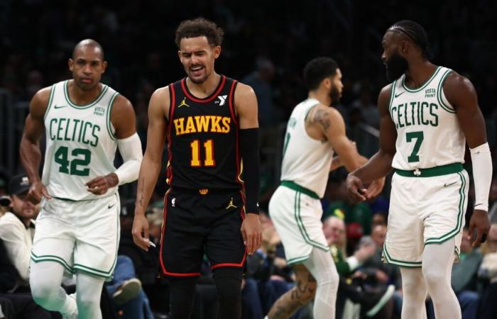 Los árbitros de la NBA atrapan a los perdidos del lesionado Trae Young mientras los Boston Celtics luchan por vencer a los Hawks