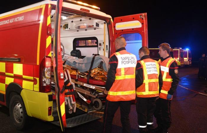 Un coche choca contra un árbol, dos personas rescatadas y hospitalizadas en absoluta emergencia