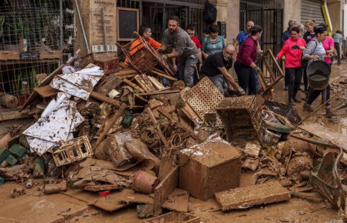 Mientras el reino llora sus 223 muertos, la alerta roja vuelve a Andalucía y Cataluña