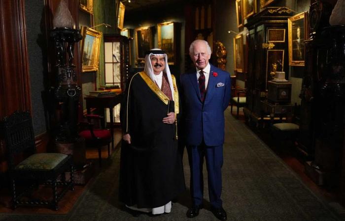 El rey Carlos III da la bienvenida al rey de Bahréin en Windsor