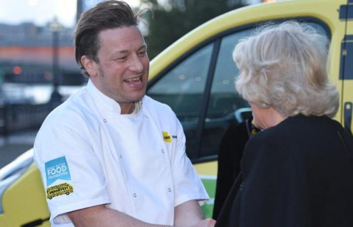 Criticado por los aborígenes, el famoso chef Jamie Oliver deja de vender su libro