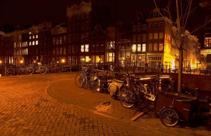 Nueva noche de violencia en Amsterdam: tranvía quemado, detenciones… ¿Qué pasó?