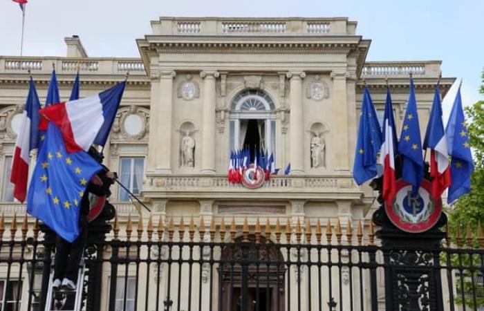 Francia planea “medidas” tras convocar al embajador israelí