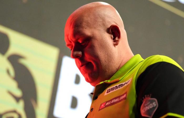 El año estéril de Michael van Gerwen continúa, eliminado de la fase de grupos del Grand Slam de Dardos en 14 años por primera vez por Ryan Joyce