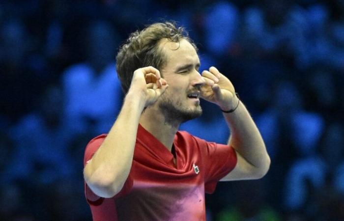 ATP – Finales > La muy buena reacción de Medvedev tras su desastrosa entrada en carrera