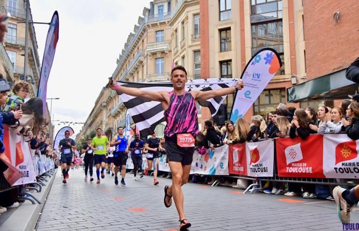 VIDEO. “Me gustaría mucho que la gente lo intentara”, el loco desafío de una estudiante, correr el maratón en sandalias