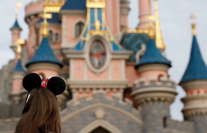 El desfile de Navidad de Disneyland París recibe entradas y los fanáticos se enojan