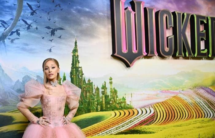 el enlace a un sitio pornográfico impreso en los muñecos de la película “Wicked”