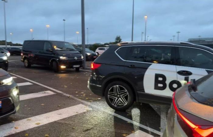 Operación caracol de los conductores de VTC frente al aumento de la comisión de la plataforma.