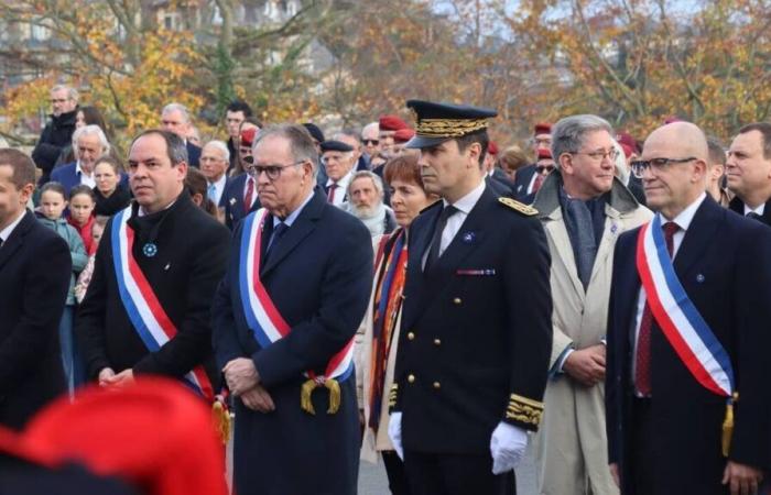 Pero ¿por qué los funcionarios electos de Côtes-d’Armor no llevan su pañuelo tricolor del mismo modo?