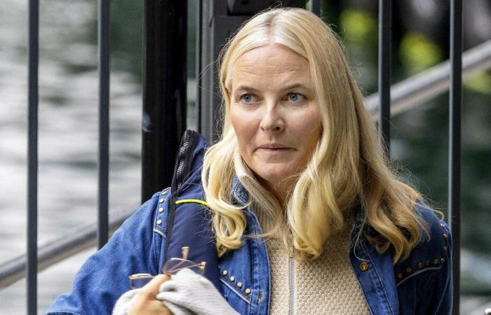 Mette-Marit de Noruega visita a su hijo en un centro de rehabilitación