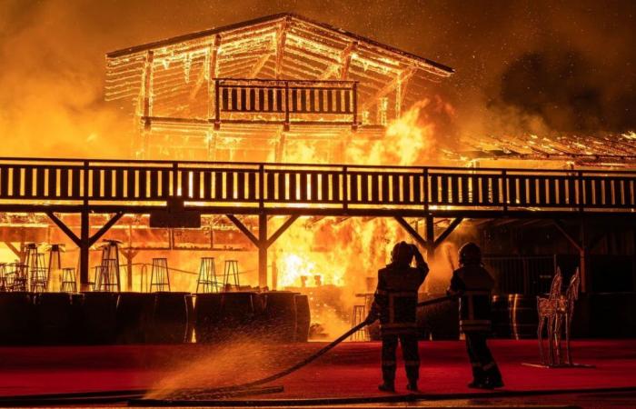 En Barcarès, el impresionante incendio de uno de los pueblos navideños más bonitos de Francia