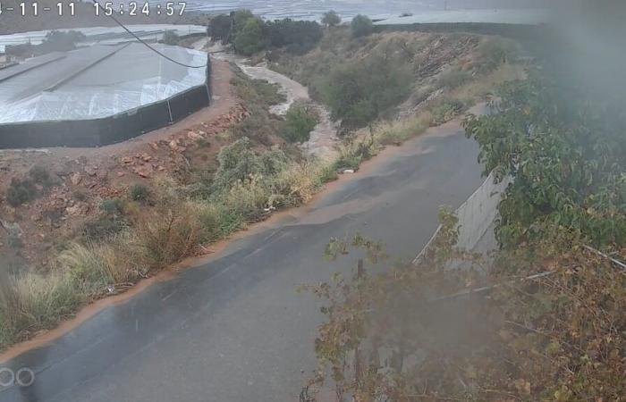 Una tremenda tromba de agua sorprende a varios municipios de Almería