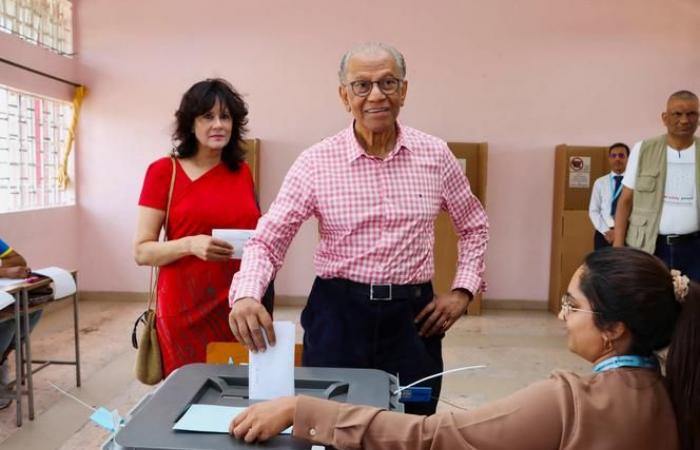 el líder de la oposición canta la victoria