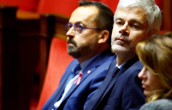 La revalorización anunciada se convierte en una guerra de comunicación entre Wauquiez y Attal.