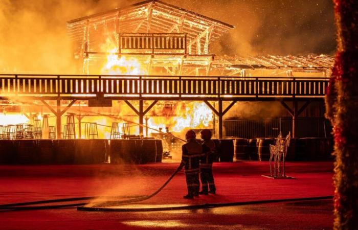 Un incendio destruye parte del mercado navideño de Barcarès