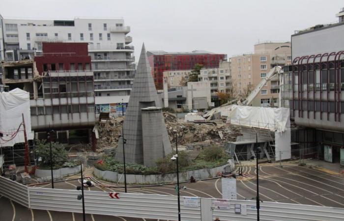 Alrededor de una estación de Yvelines, se está llevando a cabo una operación “totalmente loca”, todo un barrio puesto patas arriba