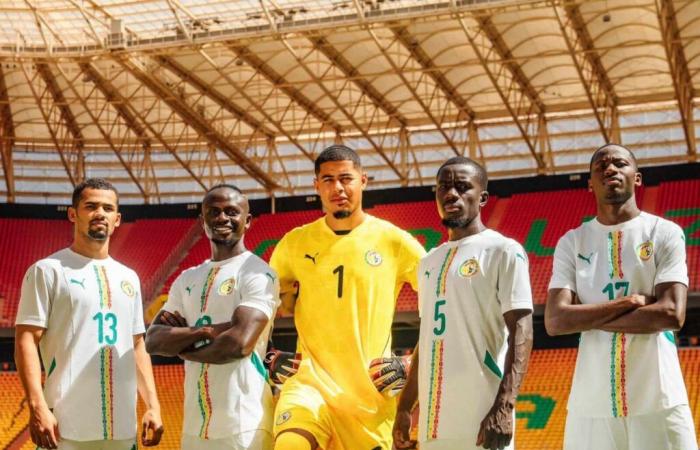 Los Leones posan con las nuevas camisetas de local y visitante de Senegal para 2025 (Fotos)